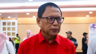 Umno Supreme Council member Puad Zarkashi said those who tried to arrest displays of patriotism were “the real hoodlums”.