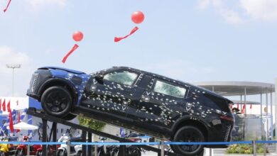 Limousin kalis 440 peluru, 11 bom tangan