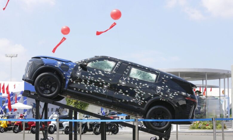 Limousin kalis 440 peluru, 11 bom tangan