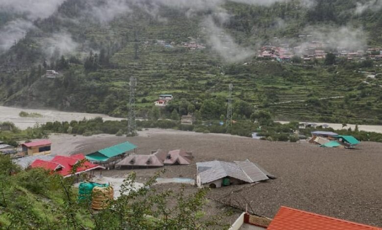 KAMPUNG Dharali di negeri Uttarakhand dilanda kemusnahan teruk selepas hujan sangat lebat mencetuskan banjir kilat hari ini. - AGENSI