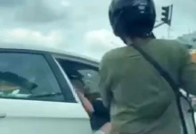 Pemandu wanita langgar tiga penunggang motosikal, serang dengan pisau ditahan