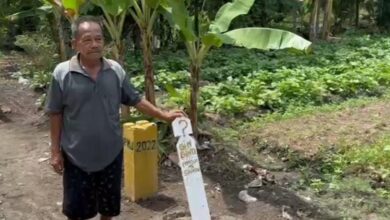 Kubur tiba-tiba muncul tepi jalan