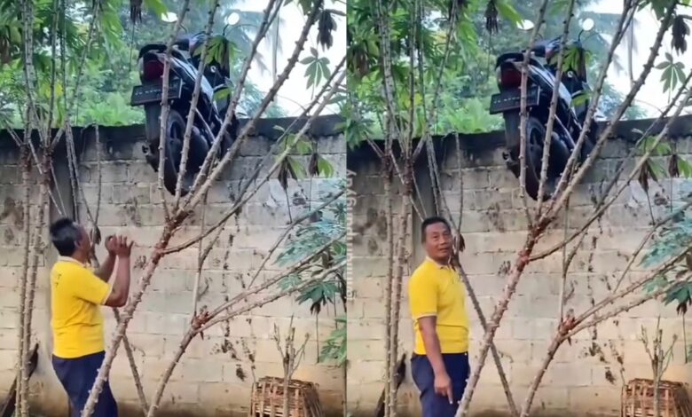 Siapa sangkut motosikal atas tembok?