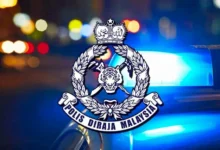 Pemandu lori 'lari' dari sekatan polis, langgar lampu merah ditahan
