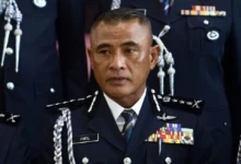 Pegawai polis cedera dirempuh peserta perhimpunan di Jalan Parlimen