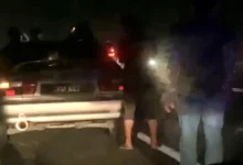 Dua maut dirempuh ketika van kehabisan minyak berhenti di tepi jalan