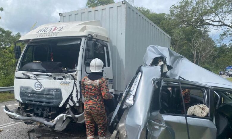 Wanita dan bayi perempuan maut kemalangan