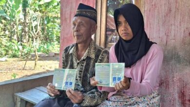 Jarak usia 46 tahun, kahwin bukan kerana harta