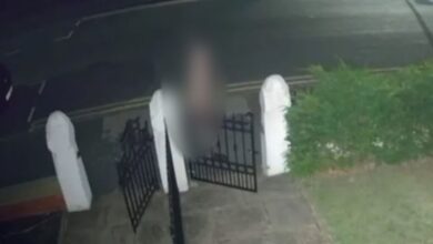 Penduduk resah, lelaki tanpa seurat benang berkeliaran depan rumah