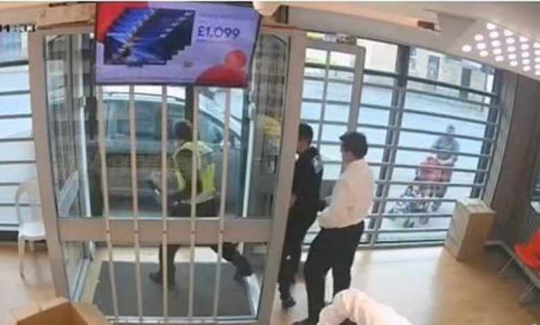 4 lelaki menyamar polis rompak kedai emas