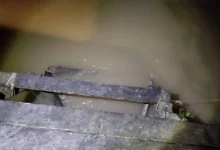 Hanya ada selipar dan tuala, warga emas dikhuatiri disambar buaya ketika mandi sungai