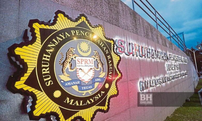 Counter setting: Emas, kenderaan mewah, wang tunai dan akaun bank disita lebih RM9 juta