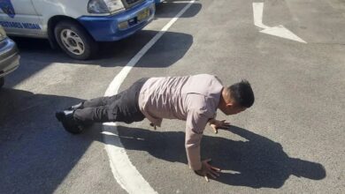 Polis dihukum tekan tubi, degil merokok dalam kereta peronda
