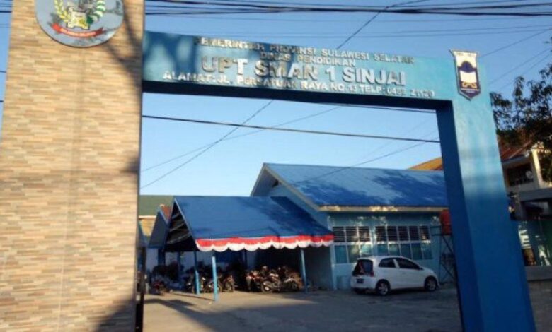 Pelajar pukul naib pengetua depan ibu bapa