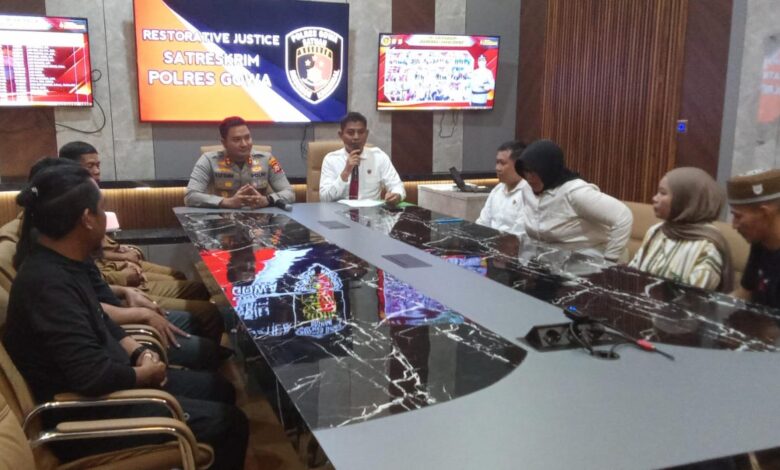 Demi cinta, isteri rayu polis bebaskan suami selepas dipukul