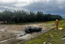 Pemandu maut, kereta hangus bertembung lori
