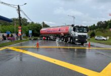 Pengawal keselamatan maut motosikalnya langgar lori tangki