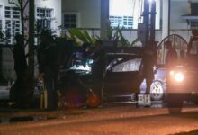 Lelaki dan wanita ditemukan dengan kesan tikaman di badan dipercayai dibunuh
