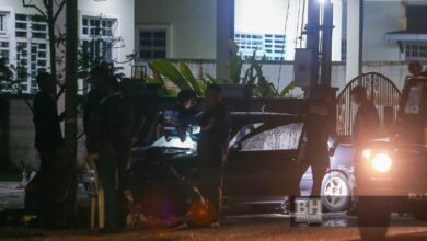 Lelaki dan wanita ditemukan dengan kesan tikaman di badan dipercayai dibunuh