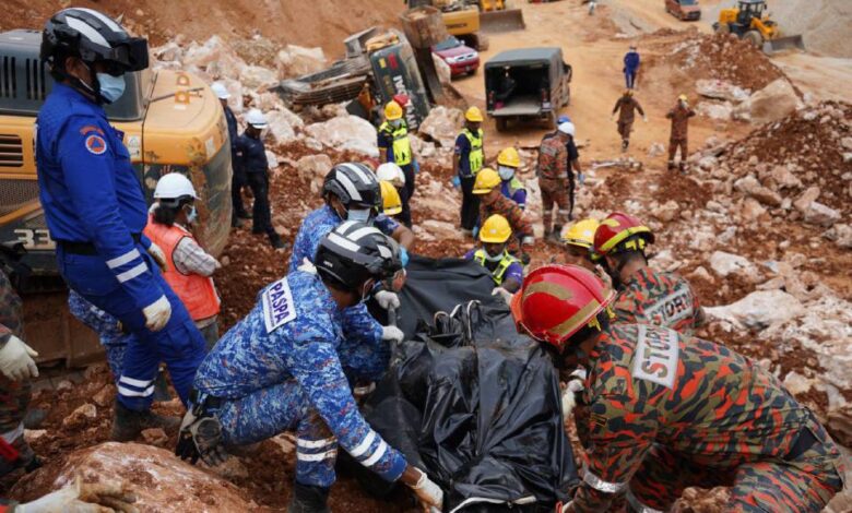 Pemandu jentera pengorek tertimbus runtuhan kuari ditemui mati