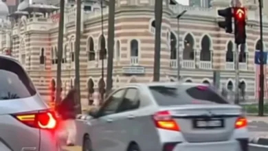 Pemandu e-hailing ditahan langgar lampu merah, nyaris langgar pejalan kaki dalam video tular