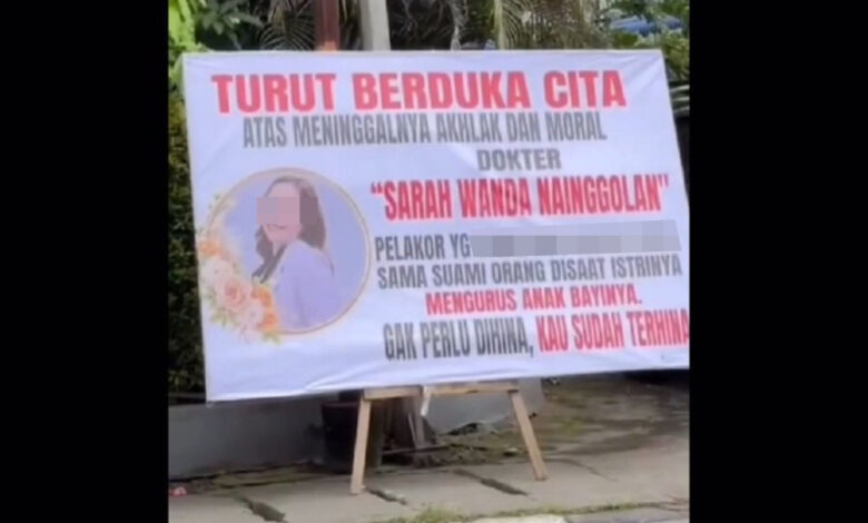 Isteri hantar sepanduk sindir kekasih gelap suami