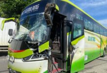 Bas persiaran bawa pelajar, guru berlanggar dengan lori