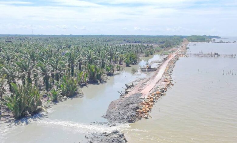 Benteng pecah: Lebih 15 rumah penduduk Sungai Berong Laut dilanda banjir
