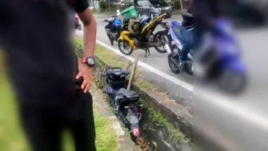 Rider GrabFood maut, rakan cedera motosikal terbabas ke dalam longkang