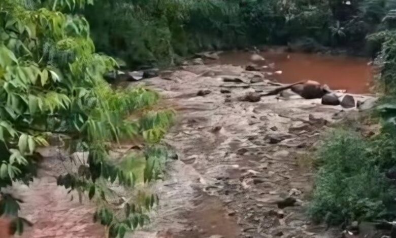 Tiada kilang tetapi air sungai bertukar merah