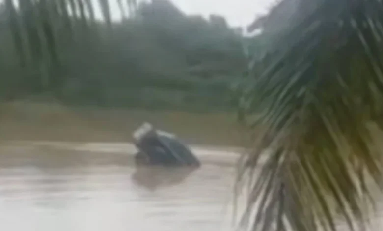 Kereta terjunam dalam sungai, jumlah mangsa belum diketahui - Bomba