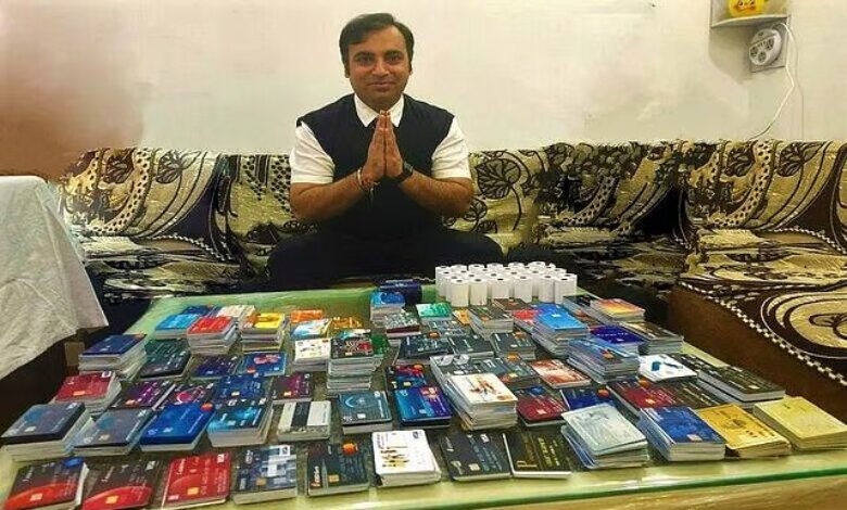 Lelaki bebas hutang walau ada 1,638 kad kredit