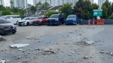 Serpihan konkrit jatuh dari tingkat 12 bangunan pejabat