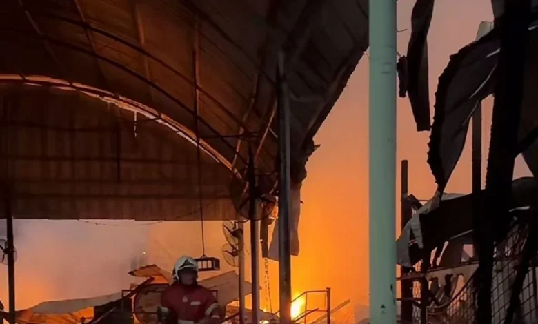 Kuarters guru antara 3 blok bangunan sekolah agama musnah terbakar