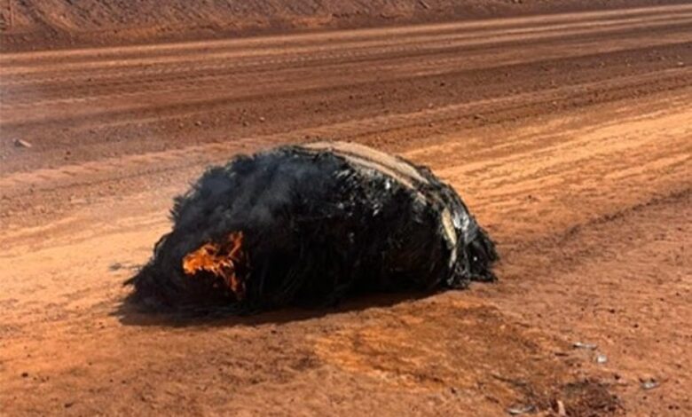 Objek misteri jatuh dari langit, terbakar atas tanah