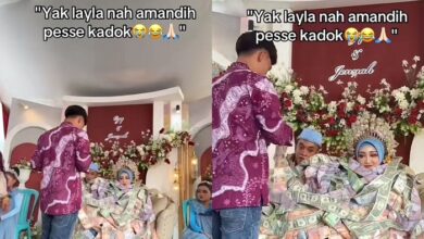 Pengantin tersenyum kena ‘bungkus’ dengan wang