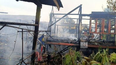 Dua rumah hangus, 13 ahli keluarga tinggal sehelai sepinggang