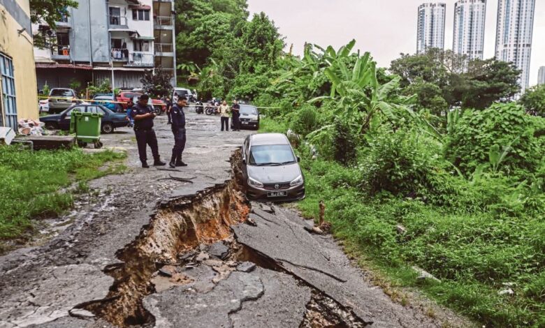Cerun setinggi 10 meter runtuh di Jalan Klang Lama
