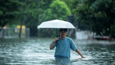 Number of flood evacuees continues to rise; now more than 9,000