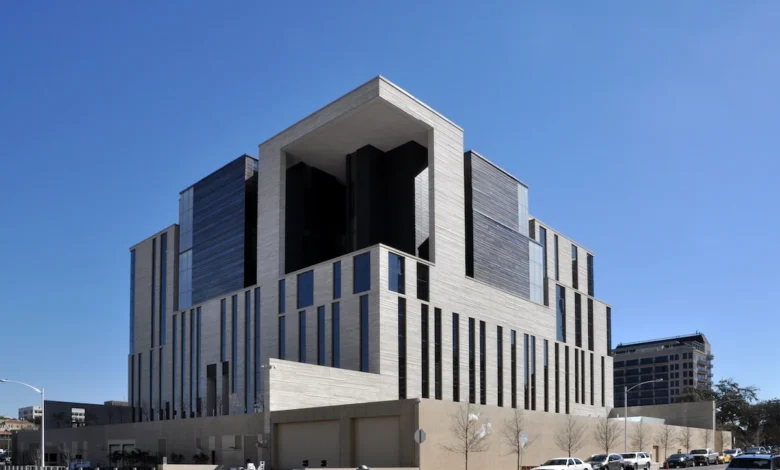 Bekas CEO kelahiran Malaysia dituduh kebas RM2.9 bilion