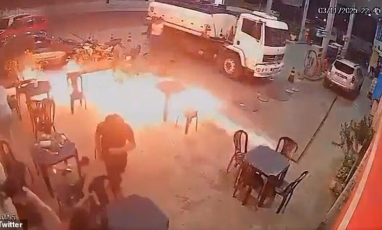 Selamba merokok di stesen minyak, kan dah meletup!