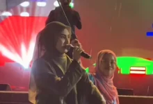 Peminat Terharu Lihat Wany Hasrita Sanggup Menyanyi Dalam Hujan…- [VIDEO]