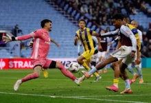 Villa rai kemenangan di sebalik ketegangan di luar stadium