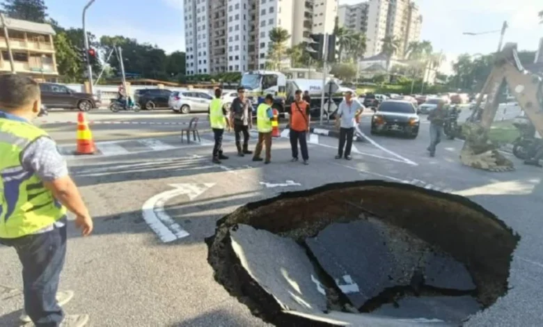 Lubang benam selebar lima meter, Jalan Kenari ditutup
