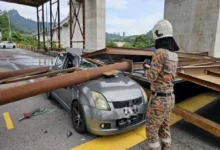 Pemandu wanita selamat, kereta dihempap runtuhan binaan