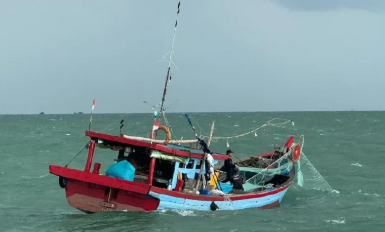 Ceroboh perairan negara, dua bot nelayan asing, 10 kru ditahan