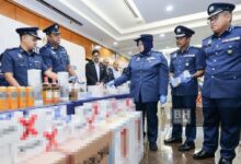 Kastam KL serbu 2 gudang persendirian sorok rokok, arak seludup nilai jutaan ringgit