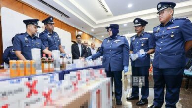 Kastam KL serbu 2 gudang persendirian sorok rokok, arak seludup nilai jutaan ringgit