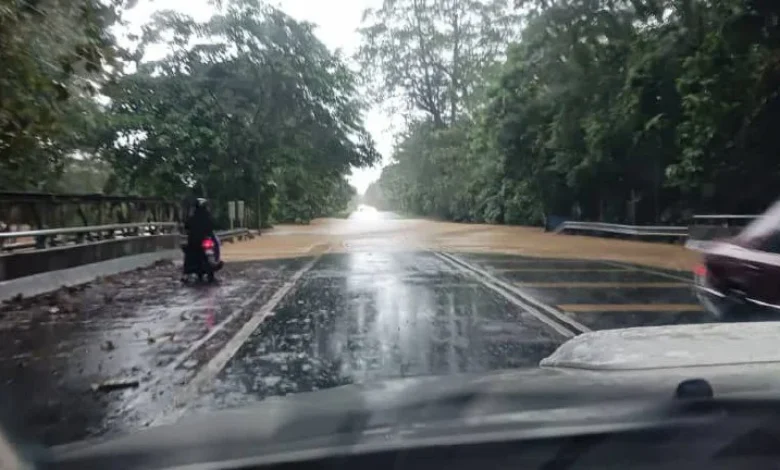 Wang Kelian terputus hubungan akibat tanah runtuh