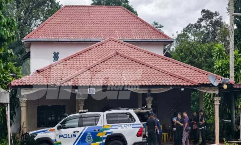 Mayat seorang individu tanpa identiti ditemukan di belakang sebuah rumah pusaka di Kampung Batu